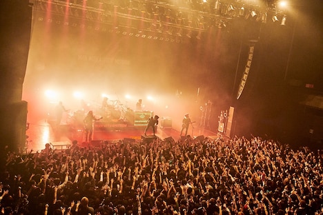 MAN WITH A MISSION「MAN WITH A “10TH” MISSION 爆誕祭～TRACE the HISTORY公開直前SP～」の様子。（撮影：酒井ダイスケ）