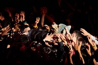 MAN WITH A MISSION「MAN WITH A “10TH” MISSION 爆誕祭～TRACE the HISTORY公開直前SP～」の様子。（撮影：酒井ダイスケ）