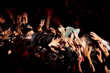 MAN WITH A MISSION「MAN WITH A “10TH” MISSION 爆誕祭～TRACE the HISTORY公開直前SP～」の様子。（撮影：酒井ダイスケ）