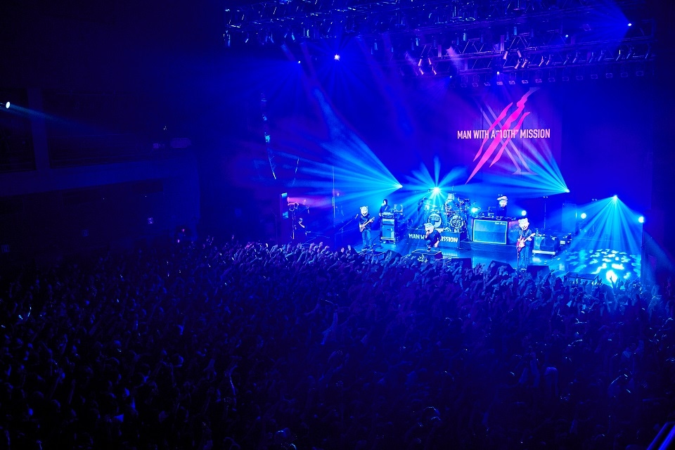 MAN WITH A MISSION「MAN WITH A “10TH” MISSION 爆誕祭～TRACE the HISTORY公開直前SP～」の様子。（撮影：酒井ダイスケ）