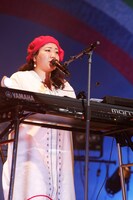 仲宗根泉（Key, Vo）