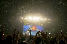 「HY 20th Anniversary RAINBOW TOUR 2019-2020」沖縄公演の様子。