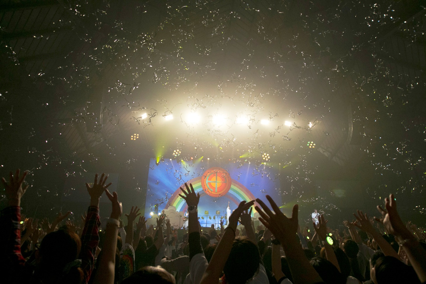 「HY 20th Anniversary RAINBOW TOUR 2019-2020」沖縄公演の様子。