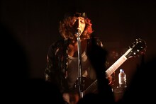 浅井健一 & THE INTERCHANGE KILLS「SEXY STONES RECORDS 20th ANNIVERSARY『KILLS CORE』」の様子。（撮影：岩佐篤樹）