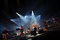 ハナレグミと東京スカパラダイスオーケストラ。（撮影：田中聖太郎）