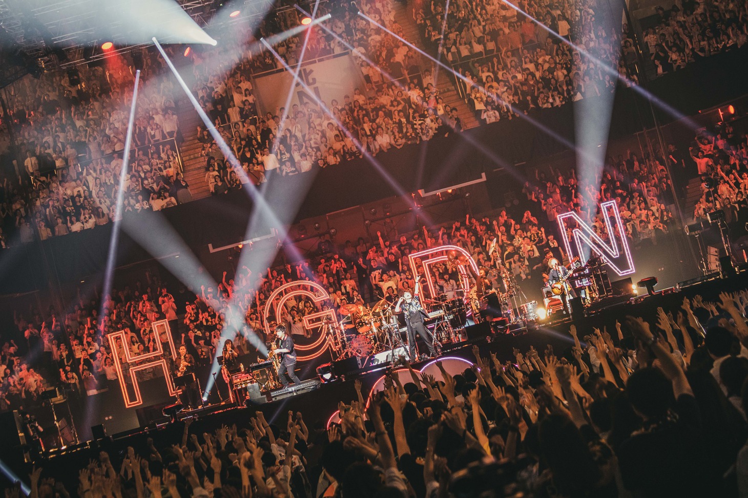 「Official髭男dism Tour 19/20 -Hall Travelers-」より。