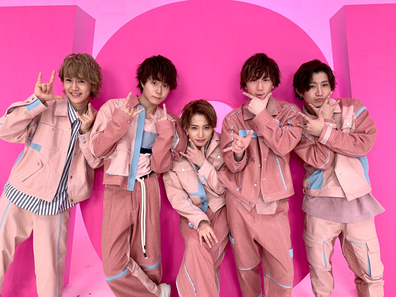 CUBERS、最新シングル「WOW」MVをYouTubeプレミア公開