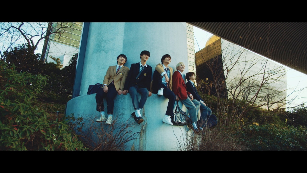 「Winding Road」のMVのワンシーン。