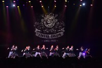 「トリコ」を披露するさくら学院。