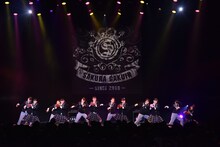 「トリコ」を披露するさくら学院。