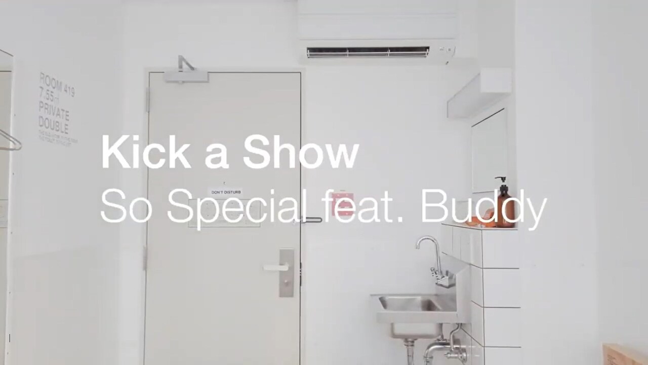 Kick a Show「So Special feat. Buddy」ミュージックビデオより。
