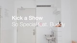 Kick a Show「So Special feat. Buddy」ミュージックビデオより。