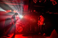 ズーカラデル「全国ツアー」大阪・Music Club JANUSの様子。（撮影：河上良）