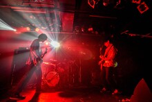 ズーカラデル「全国ツアー」大阪・Music Club JANUSの様子。（撮影：河上良）