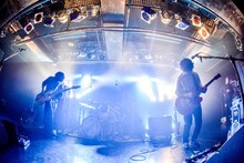 ズーカラデル「全国ツアー」大阪・Music Club JANUSの様子。（撮影：河上良）