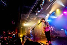 ズーカラデル「全国ツアー」大阪・Music Club JANUSの様子。（撮影：河上良）