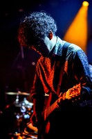 吉田崇展（G, Vo）（撮影：河上良）