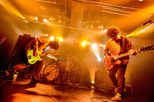 ズーカラデル「全国ツアー」大阪・Music Club JANUSの様子。（撮影：河上良）