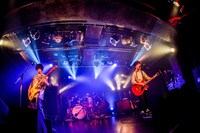 ズーカラデル「全国ツアー」大阪・Music Club JANUSの様子。（撮影：河上良）