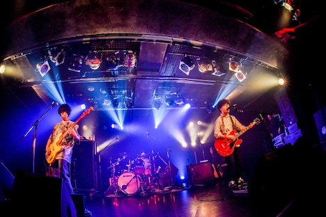ズーカラデル「全国ツアー」大阪・Music Club JANUSの様子。（撮影：河上良）