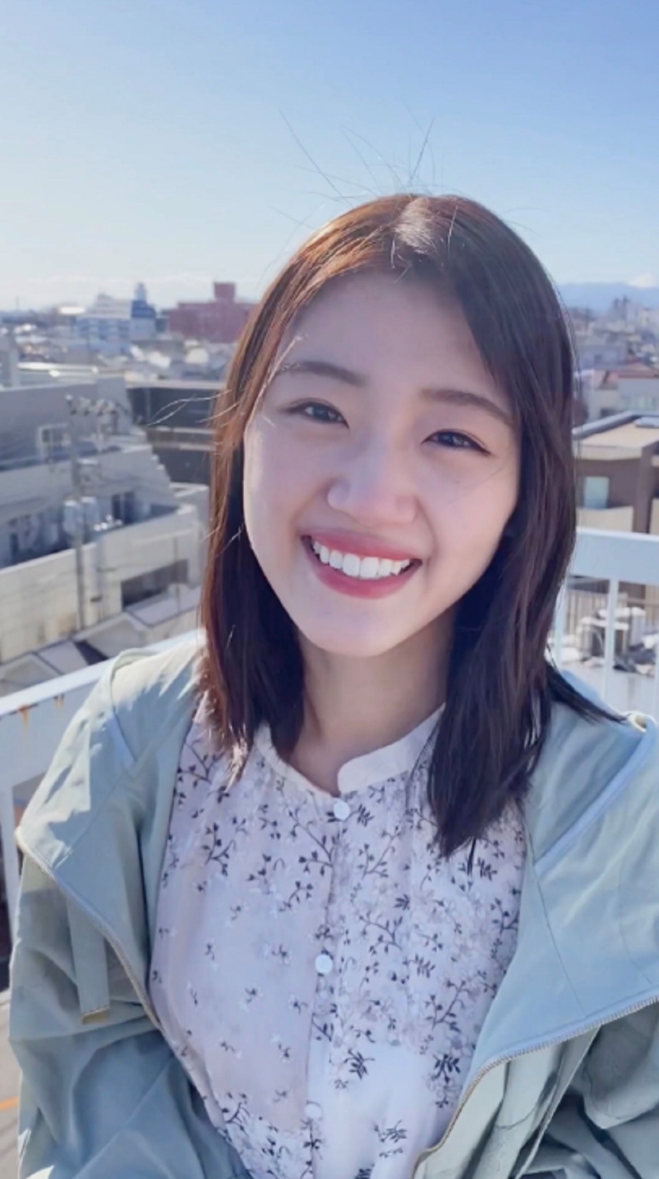 日向坂46・佐々木美玲による“ひなたのはげまし”動画のワンシーン。