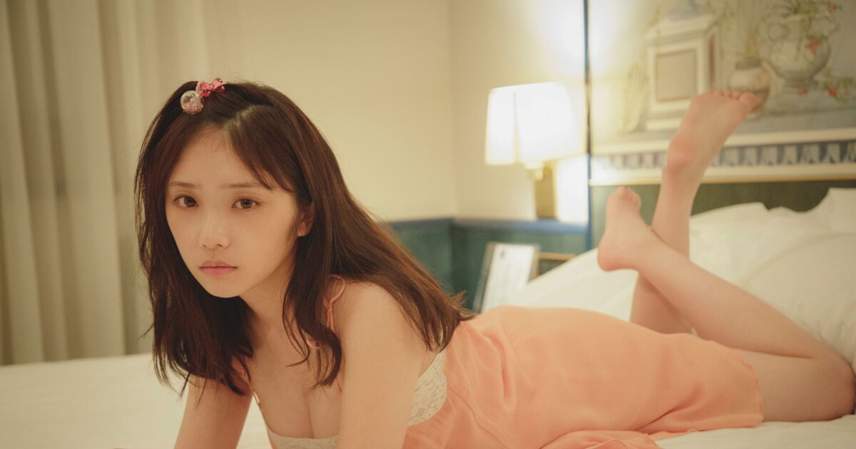 乃木坂46与田祐希写真集、すっぴん未収録カット公開「本気で眠い感じ 