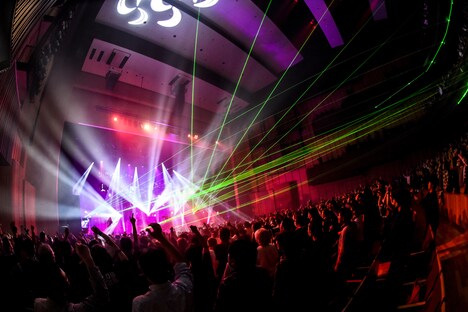 2月14日のLINE CUBE SHIBUYA(渋谷公会堂)公演の様子。(Photo by MASANORI FUJIKAWA)