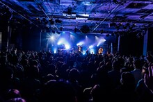 「THE CHARM PARK TOUR 2020」LIQUIDROOM公演の様子。（撮影：勝永裕介）