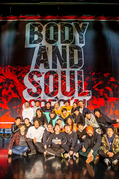「JMS presents BODY and SOUL SPECIAL」出演者の集合写真。(Photo by TAKASHI KONUMA)