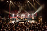 Northern19のライブの様子。（Photo by TAKASHI KONUMA）