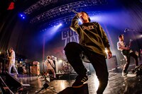 SHADOWS（Photo by TAKASHI KONUMA）