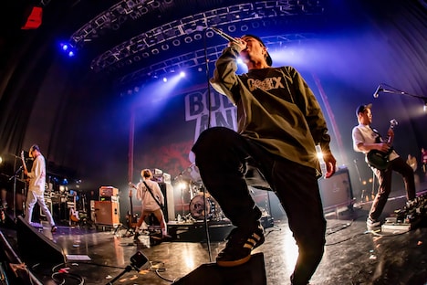 SHADOWS(Photo by TAKASHI KONUMA)