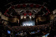 SHADOWSのライブの様子。（Photo by TAKASHI KONUMA）