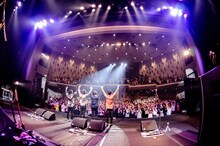 夜の本気ダンス「AUTUMN JACK OF SEA TOUR」メルパルクホール大阪公演の様子。（撮影：キムラユキ）