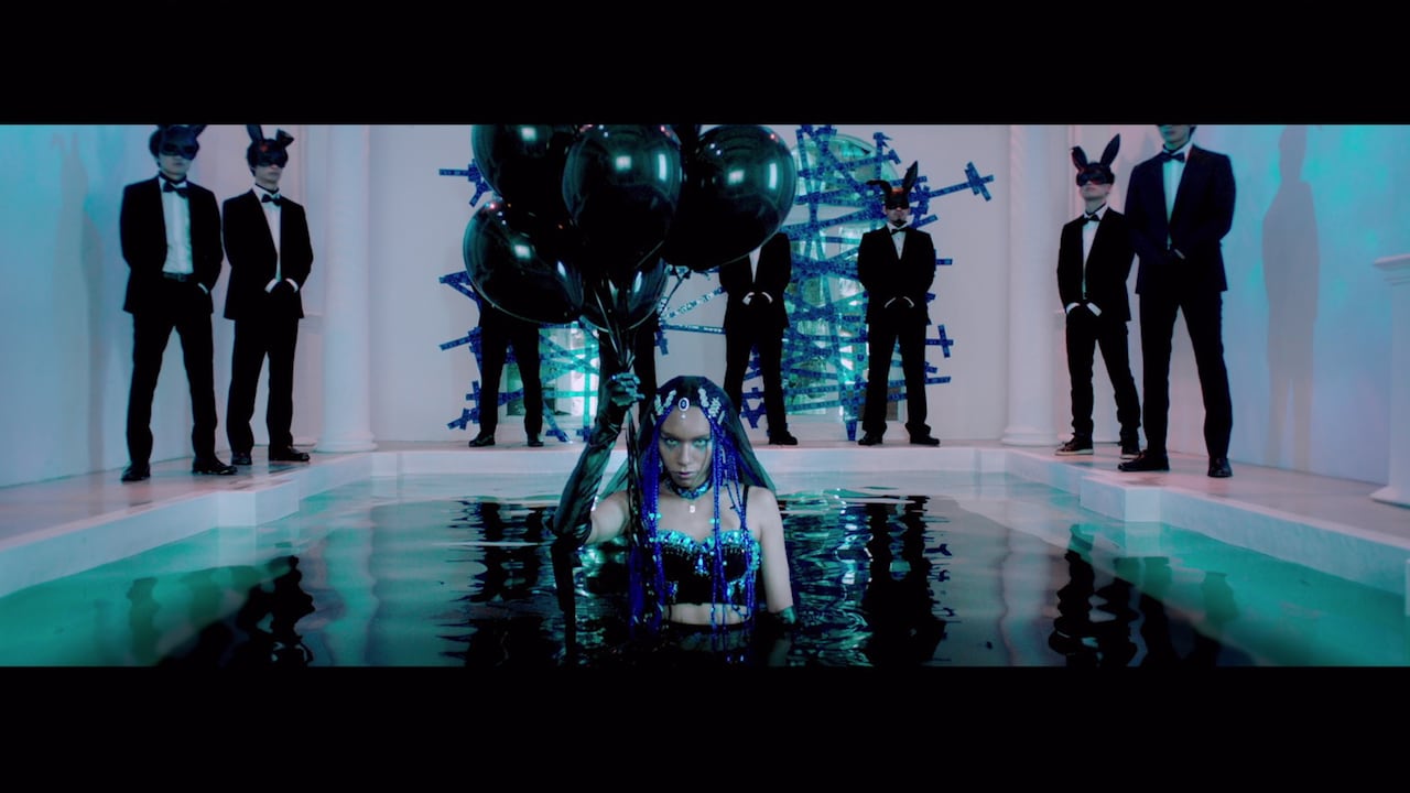 女王蜂ニューアルバム発売前日に生配信、アコースティックライブも披露