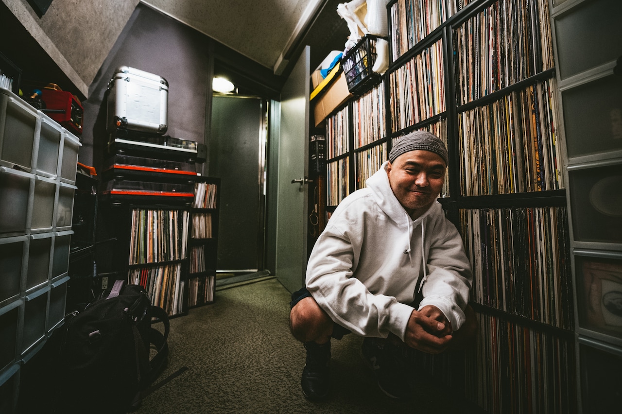 illicit tsuboi。RDS Toritsudaiには無数のレコードがストックされている。