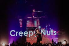 テレ朝チャンネル1「Creepy Nuts One Man Tour 2019『よふかしのうた』」より。