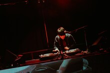 テレ朝チャンネル1「Creepy Nuts One Man Tour 2019『よふかしのうた』」より。