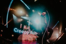 テレ朝チャンネル1「Creepy Nuts One Man Tour 2019『よふかしのうた』」より。