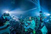 Mrs. GREEN APPLE「ARENA TOUR / エデンの園」東京・国立代々木競技場第一体育館公演の様子。（撮影：上飯坂一）