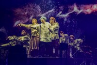 Mrs. GREEN APPLE「ARENA TOUR / エデンの園」東京・国立代々木競技場第一体育館公演の様子。（撮影：上飯坂一）