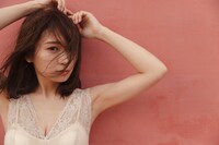 秋元真夏（乃木坂46）2nd写真集「しあわせにしたい」より。（撮影：倉本GORI）