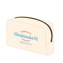 「日向坂46 POP UP STORE」で販売されるポーチ。
