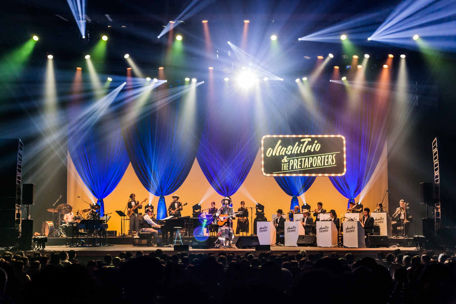 「ohashiTrio & THE PRETAPORTERS YEAR END PARTY LIVE 2019」大阪・NHK大阪ホール公演の様子。（撮影：勝永裕介）
