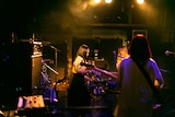 アンコールにて「Step On」を披露するTAWINGSとMIHO HATORI。(Photo by Takashi Akiyama)