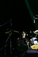 Yurika（Dr / TAWINGS）（Photo by Takashi Akiyama）