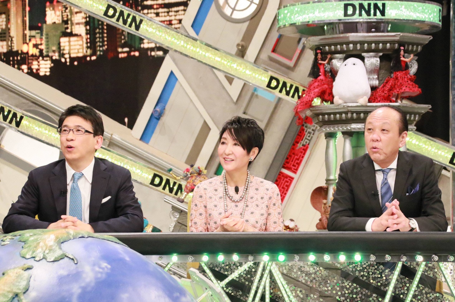 「全力！脱力タイムズ」の全力解説員。左から齋藤孝、吉川美代子、出口保行。(c)フジテレビ