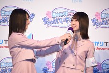 左から小坂菜緒、金村美玖。