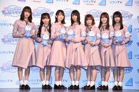左から佐々木久美、齊藤京子、金村美玖、小坂菜緒、東村芽依、加藤史帆、上村ひなの（日向坂46）。