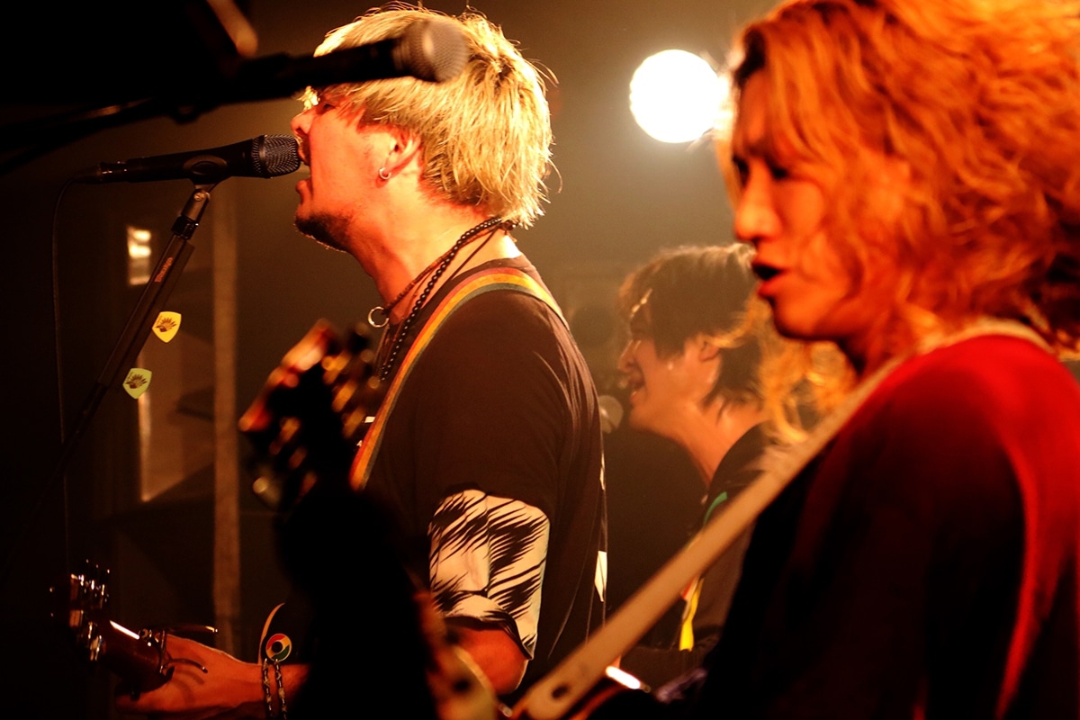 FUNKISTのライブの様子。